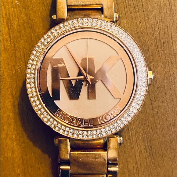 Gold Michael Kors watch - Picture 2 of 3